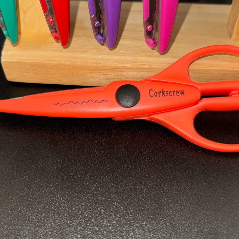 Craft Scissors, 12 different Cutting Designs, EUC - Picture 4 of 16